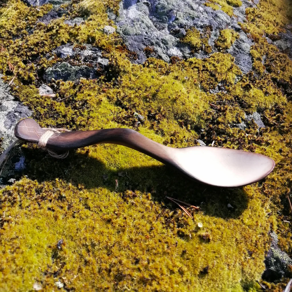 sked handgjord av björk