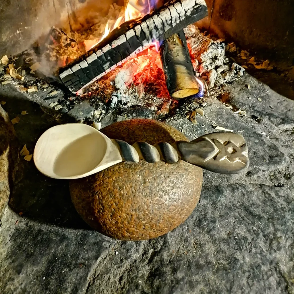 träsked för camping och bushcraft handgjord av björk