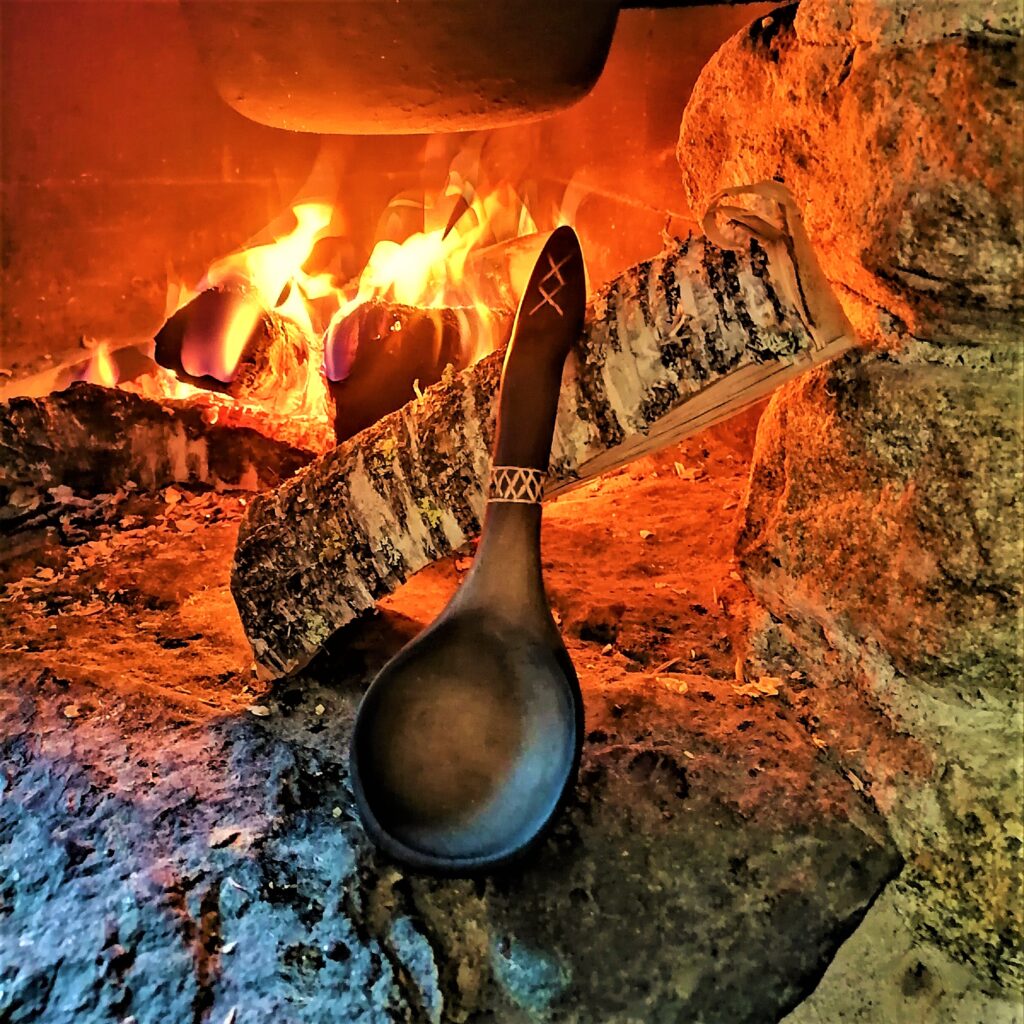 wooden-spoon-salad-server-handmade-in-birch-wood