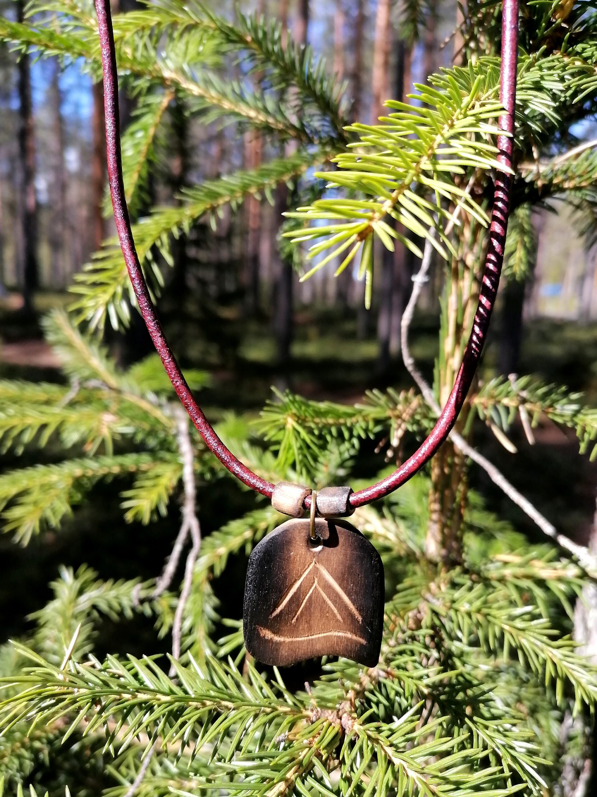 Birch Wood Necklace with Leather Cord | Handmade Unisex Nature Jewelry - Bild 2